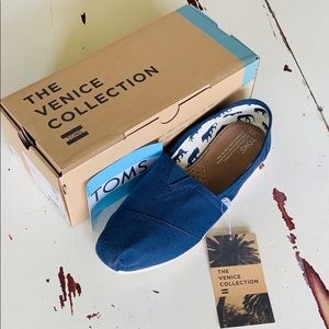TOMS Navy Classic Women’s Canvas Shoes